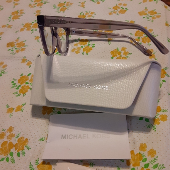 MICHAEL KORS WOMAN'S GLASSES WITH CASE. NEW -